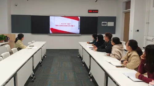 凝心铸魂强党性——惠灵顿学院师生共同学习高校示范微党课