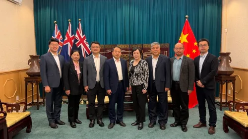 我校副校长梁忠环一行拜会中国驻新西兰大使馆教科文处参赞唐筠