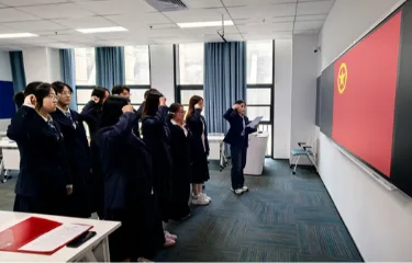 淬炼青春底色——惠灵顿学院第一期入团仪式圆满落幕
