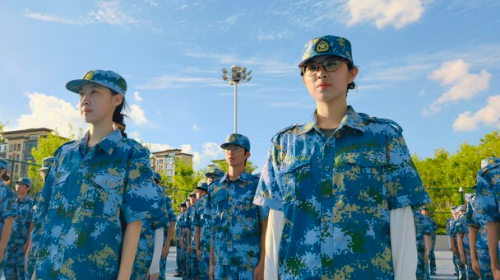 热血军训季，青春绽芳华｜定格惠灵顿学院2026级新生迷彩荣光